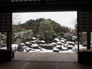 妙満寺　雪の庭
