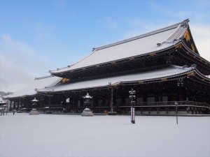 東本願寺の雪景色