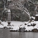 渉成園の雪景色