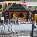 四条大宮駅に置かれる嵐山駅のレゴブロック