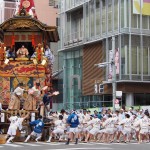祇園祭　前祭の山鉾巡行　7月