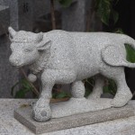白峯神宮　牛の像