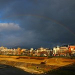 鴨川に架かる虹
